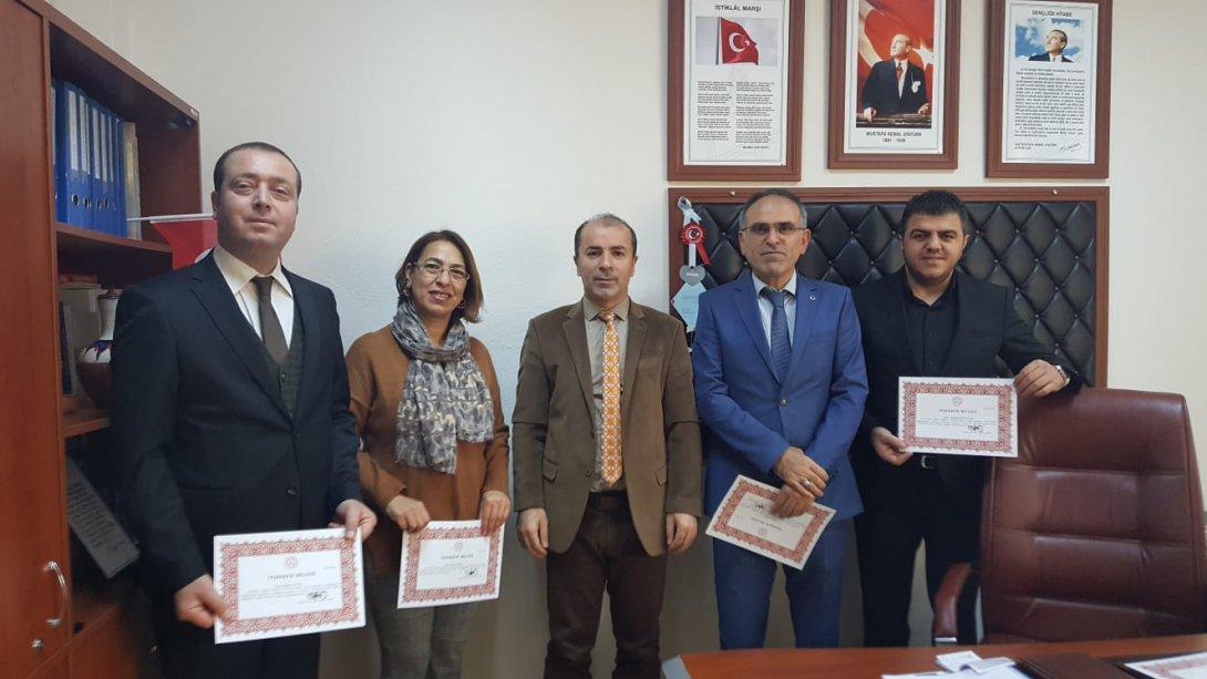 İlçe Milli Eğitim Müdürümüz Mahmut EKİNCİ Başarılı Öğretmenlerimize Teşekkür Belgesi Verdi.