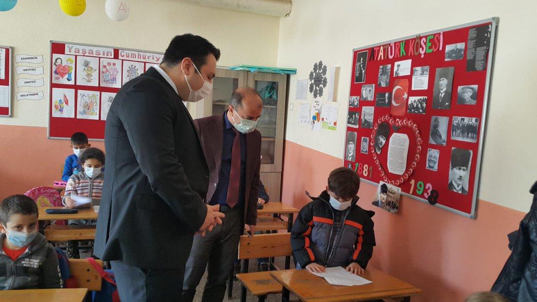 Kaymakamımız Sayın Berker ÇIRAK, Kınık İlkokulu/Ortaokulu'nu Ziyaret Etti.